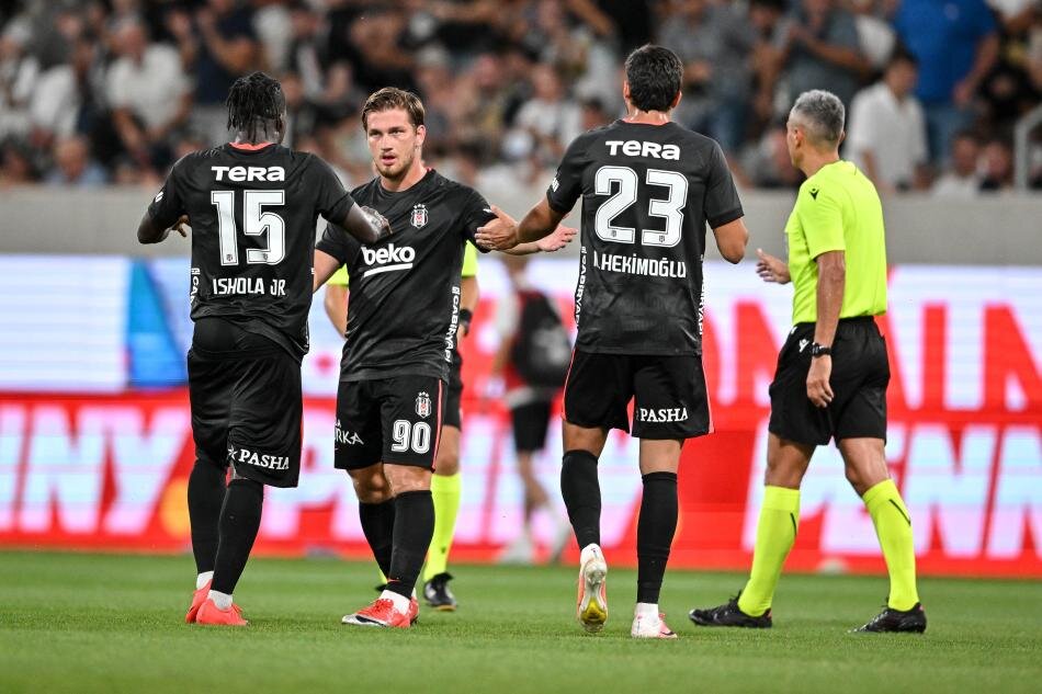 YAZARLARDAN BE��KTA� YORUMLARI