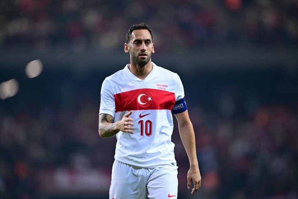 HAKAN �ALHANO�LU'NDAN GELECE�� ���N A�IKLAMA