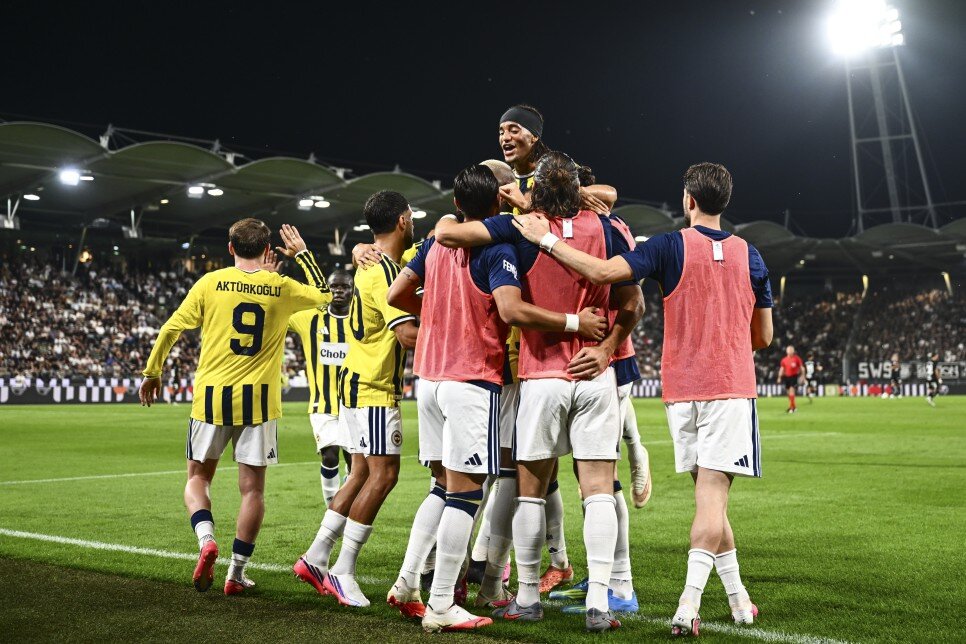 FENERBAH�E'DE AYRILIK Z�RVES�!