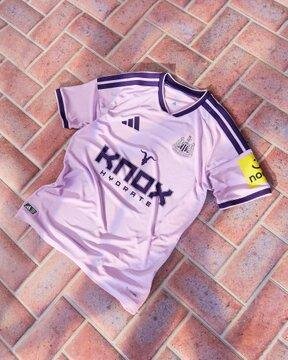 NEWCASTLE UNITED (ALTERNAT�F)