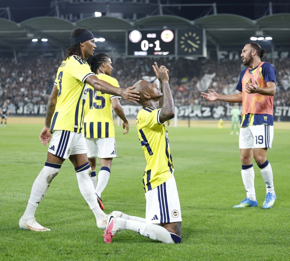 YAZARLARDAN FENERBAH�E YORUMLARI