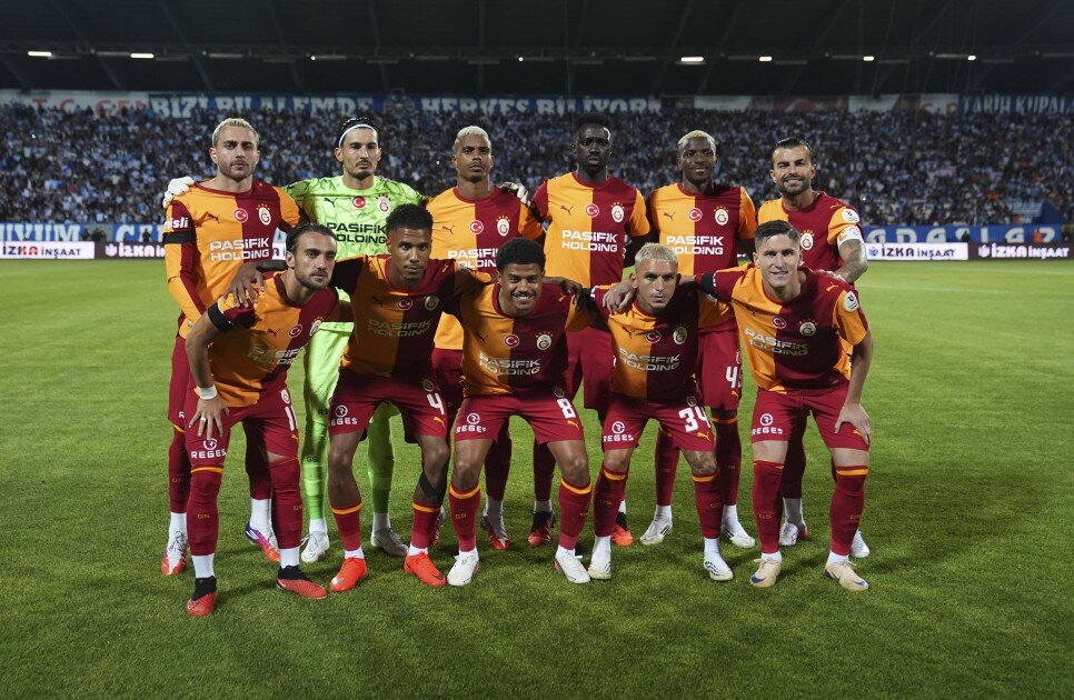 YAZARLARDAN GALATASARAY YORUMLARI