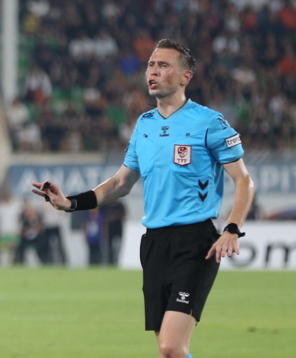 N�HAT KAHVEC�'DEN HAKEME SERT TEPK�