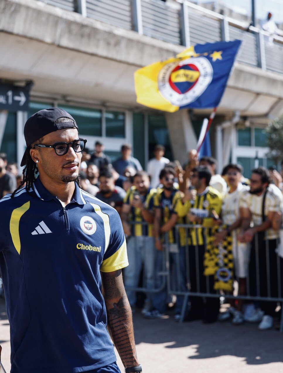 FENERBAH�E, LYON'A GELD�