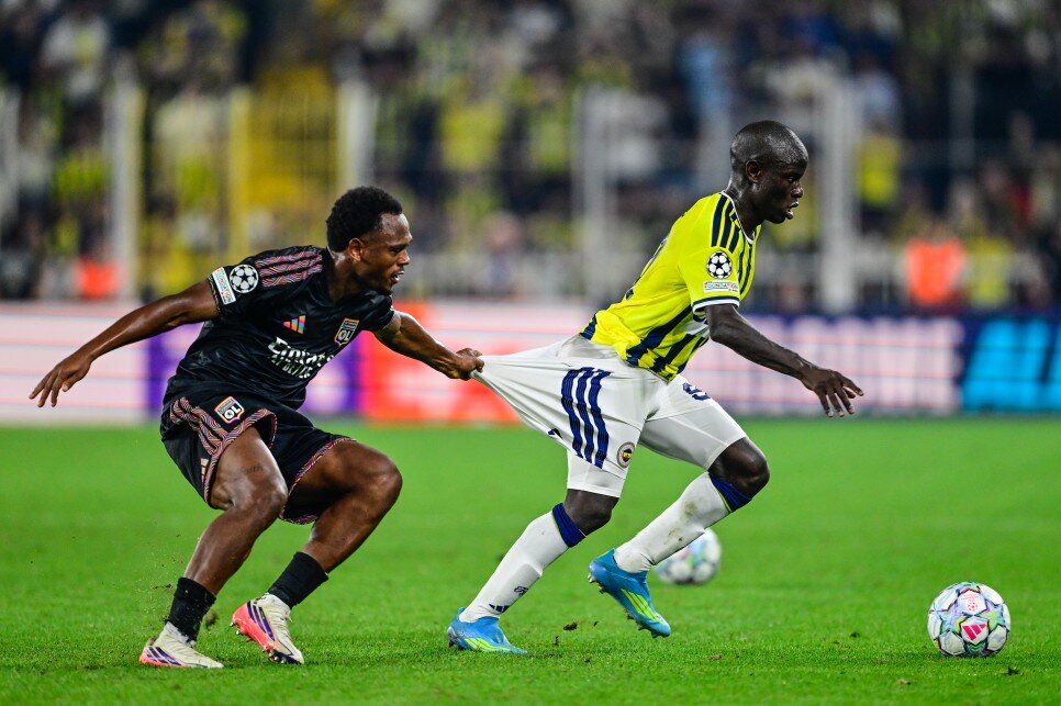 FENERBAH�E'YE DEV GEL�R FIRSATI