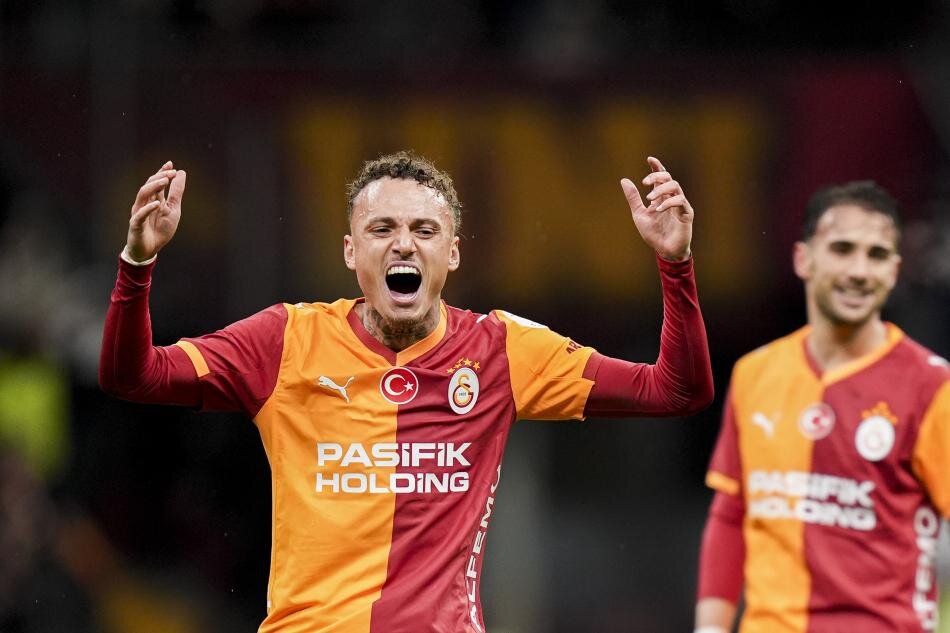 NAPOLI �LE S�ZLE�MES�