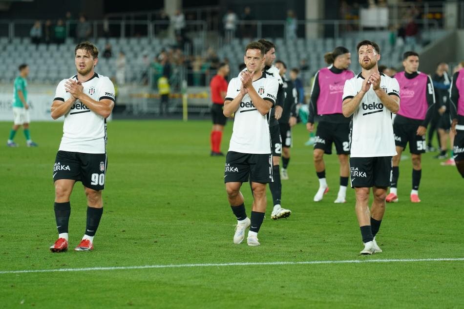 YAZARLARDAN BE��KTA� YORUMLARI