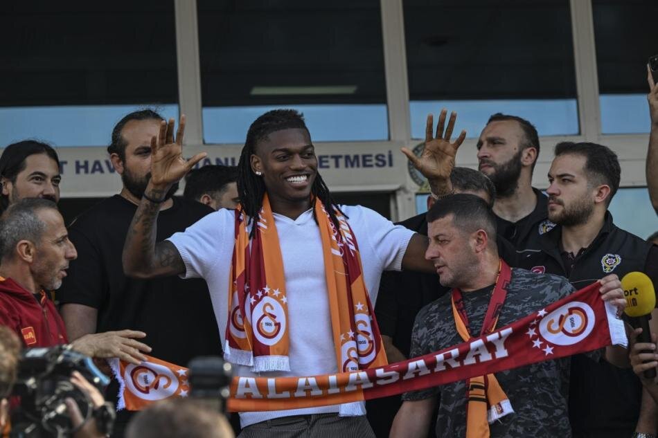 MILAN�DA D�NYA YILDIZINA D�N��T�