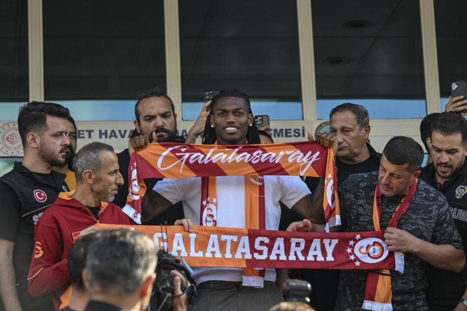 SPORTING ALTYAPISINDA YET��T�