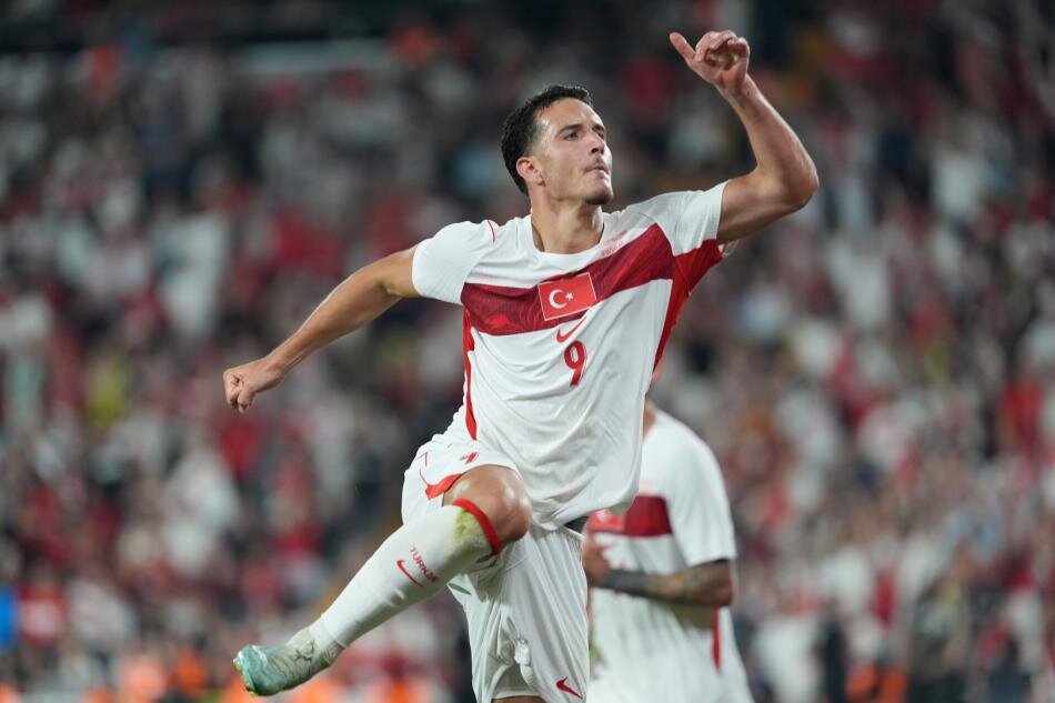 GALATASARAY'DAN FORVETE TAKV�YE