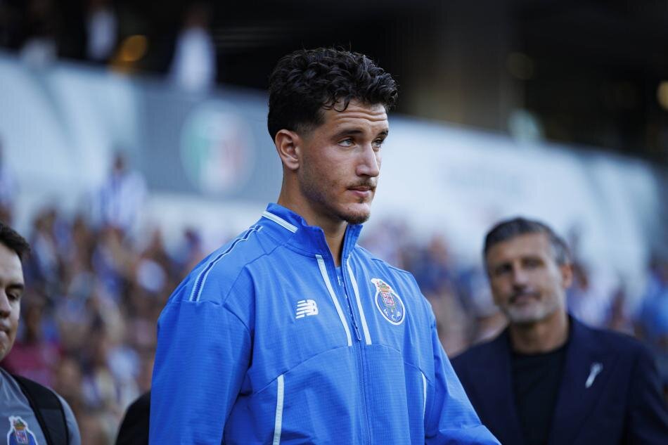 FUTBOLA �SVEǒTE BA�LADI