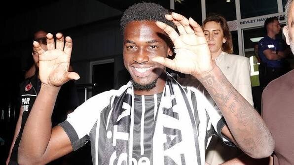 POKU: GEN� YA�TA B�Y�K SAHNE