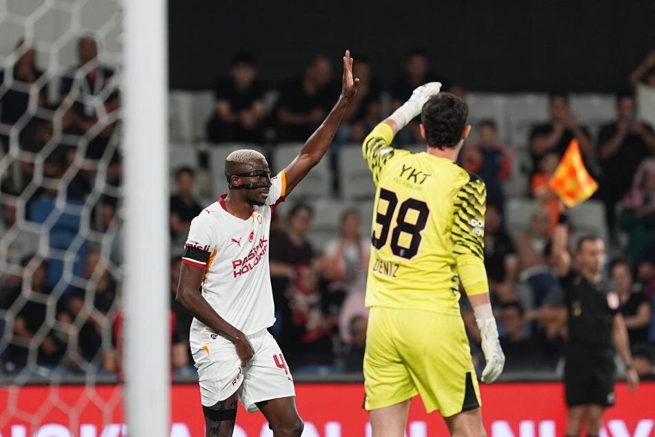 GALATASARAY'DA ��FTE SAKATLIK
