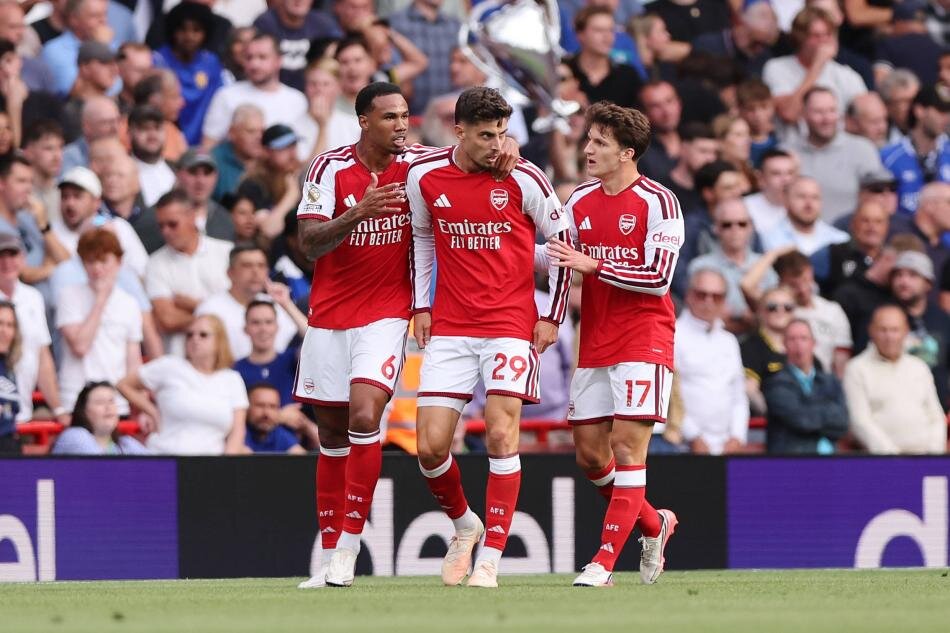 �AMP�YONLUK FAVOR�S� ARSENAL