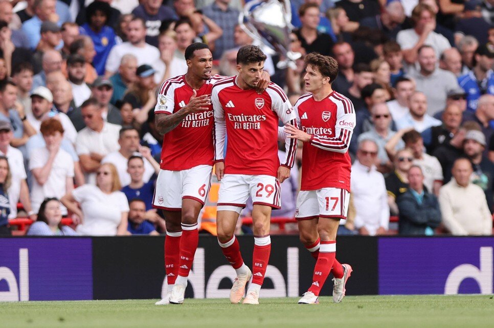 �AMP�YONLUK FAVOR�S� ARSENAL