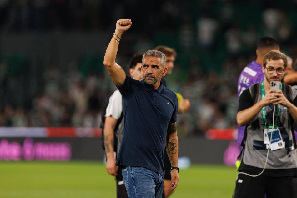SPORTING CP'DEN TAR�H� DEVLER L�G� SEZONU