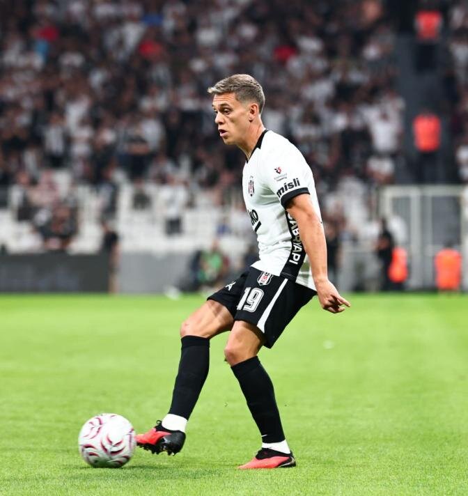10- LEANDRO TROSSARD