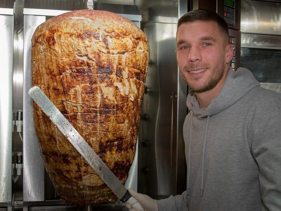 LUKAS PODOLSKI: D�NER Z�NC�R�NE ORTAK OLDU