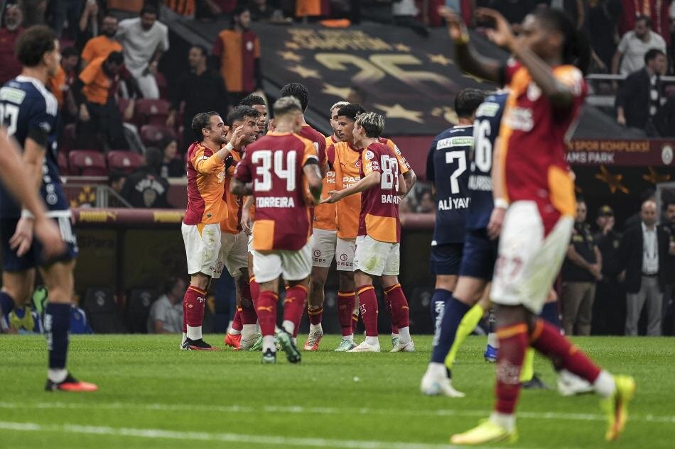 �SPANYA'DA MAN�ETLER GALATASARAY