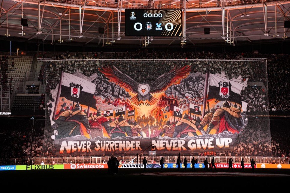 BE��KTA� - CRYSTAL PALACE