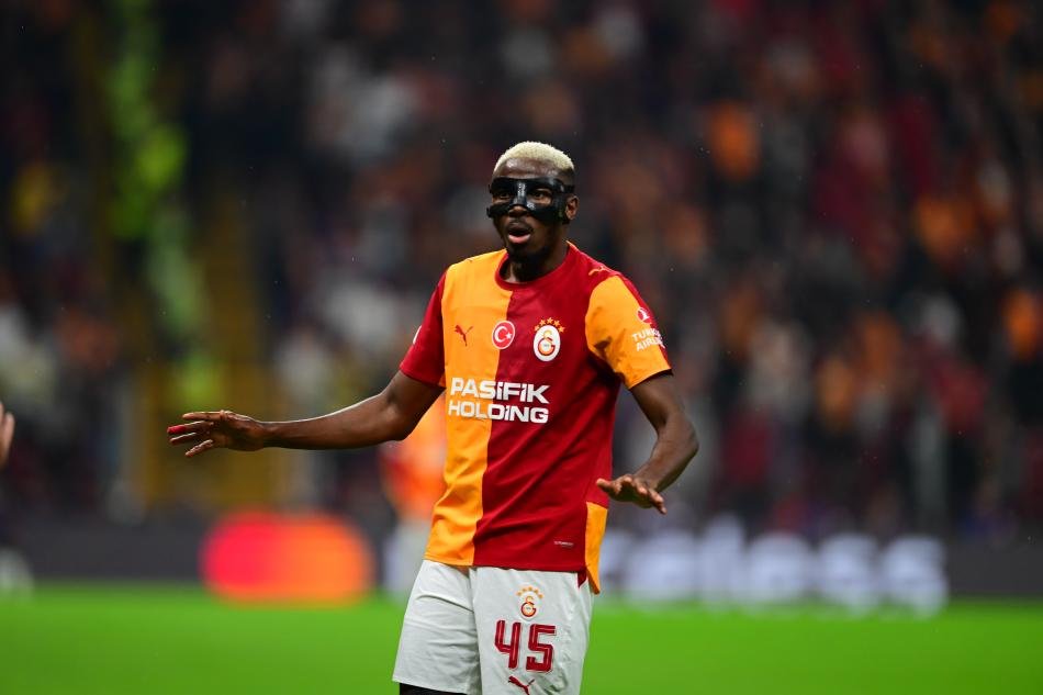 FENERBAH�E DERB�S�NDE �K� GOL