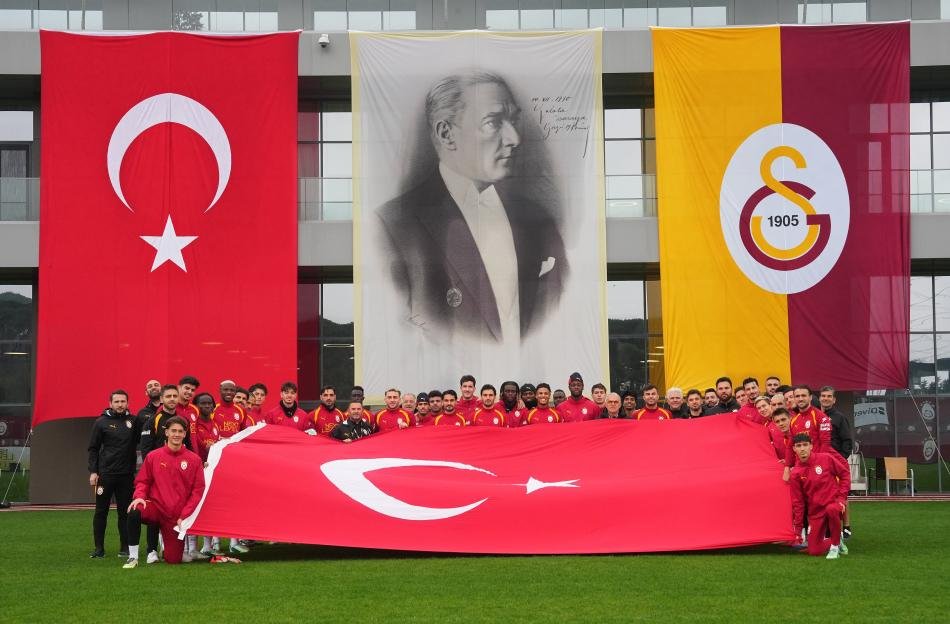 29 EK�M'E �ZEL T�RK BAYRA�I