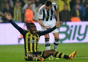 Emmanuel Emenike ve Tomas Sivok