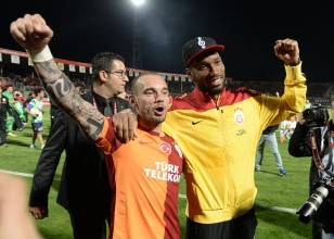 Galatasarayl futbolcular Drogba ve Sneijder