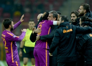 Hamza Hamzaolu, Galatasaray'n banda ilk resmi man kazand.