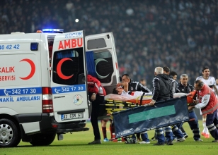 Mustafa Pektemek, hastaneye nakledilirken...