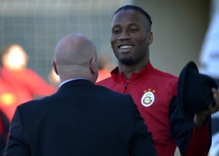 Drogba yine hoca oldu!.. Orayı işaret etti!