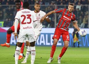 Milan deplasmanda yara aldı