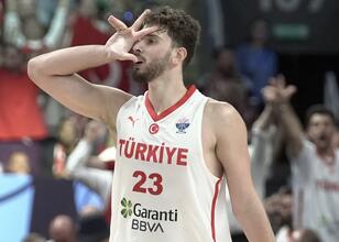 Alperen Şengün, turnuvanın takımında!