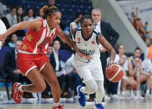 Emlak Konut, Saarlouis Royals'i ağırlıyor.