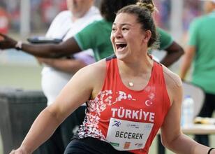 Milli atlet Özlem Becerek'ten Dünya Yaz Üniversite Oyunları'nda altın madalya