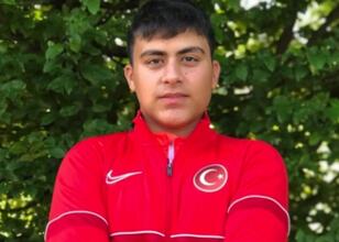 Bakan Bak, dünya şampiyonu milli para atıcı Muaz Erdem Madran'ı kutladı