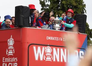 Crystal Palace taraftarlarından UEFA'ya protesto!