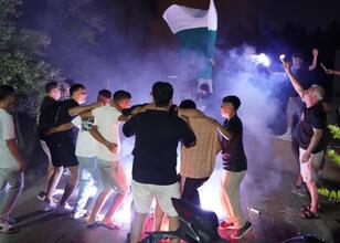 Muğlaspor taraftarlarından meşaleli destek!