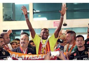 Osimhen İstanbul'a geldi mi, ne zaman, saat kaçta gelecek? Canlı Osimhen uçak takibi