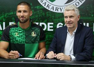 Sakaryaspor yeni golcüsünü tanıttı!