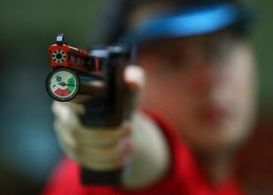 Çinli sporcu Pıng Şinlu, 16 yaşında atıcılık dünya rekoru kırdı