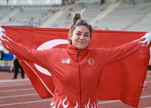 Milli atlet Özlem Becerek'ten Dünya Yaz Üniversite Oyunları'nda altın madalya