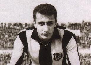 Beşiktaş'ın eski futbolcularından Yusuf Tunaoğlu, kabri başında anıldı