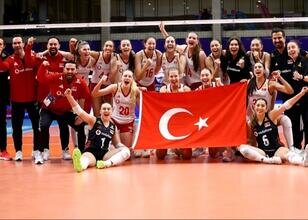 17 Yaş Altı Kadın Milli Voleybol Takımı'ndan büyük başarı!