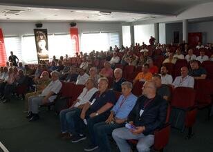 Karşıyaka'da başkanlık düğümü çözülmedi
