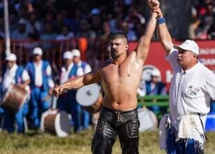 4. Mustafa Kiremitli Yağlı Güreşleri'nde başpehlivanlığı Cengizhan Şimşek kazandı
