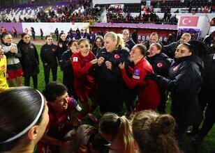 Necla Güngör Kıragası: 