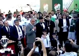 Hacıosmanoğlu'na şok protesto! Islıklar susmadı