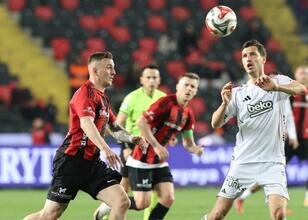 Salih Uçan performansı ile taraftarı mest etti