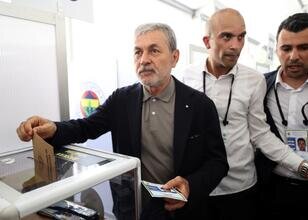 Aykut Kocaman, orta sahaya transfer istemiyor!
